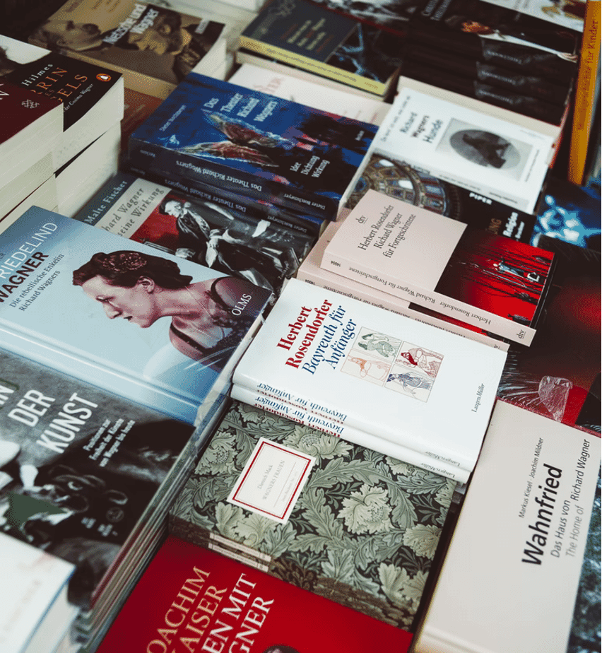 Books-on-table-Print-Vs-Digital-article