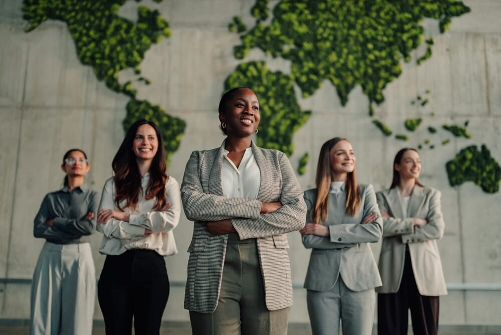 Leadership-ladies-with-world